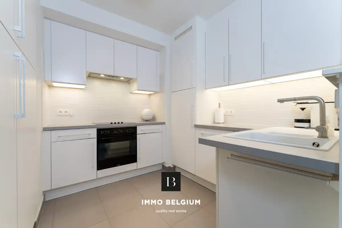 Zeer ruim appartement (133m²) met garagebox foto 8