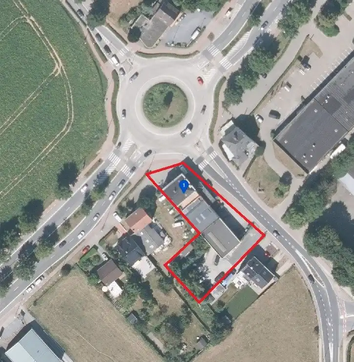 Handelspand met 2 handelsruimtes en 1 appartement te koop op AAA locatie foto {{pictureIndex}}