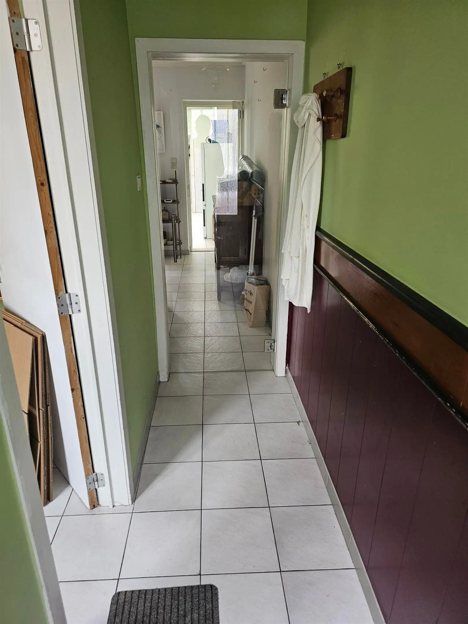 Rustig gelegen starters -of investeringswoning met zonnige koer en 3 slaapkamers. foto 2