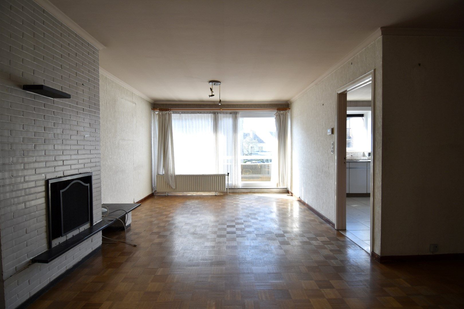 Lichtrijk 2-slaapkamerappartement met zonnig terras te koop in het hart van Gullegem foto 6