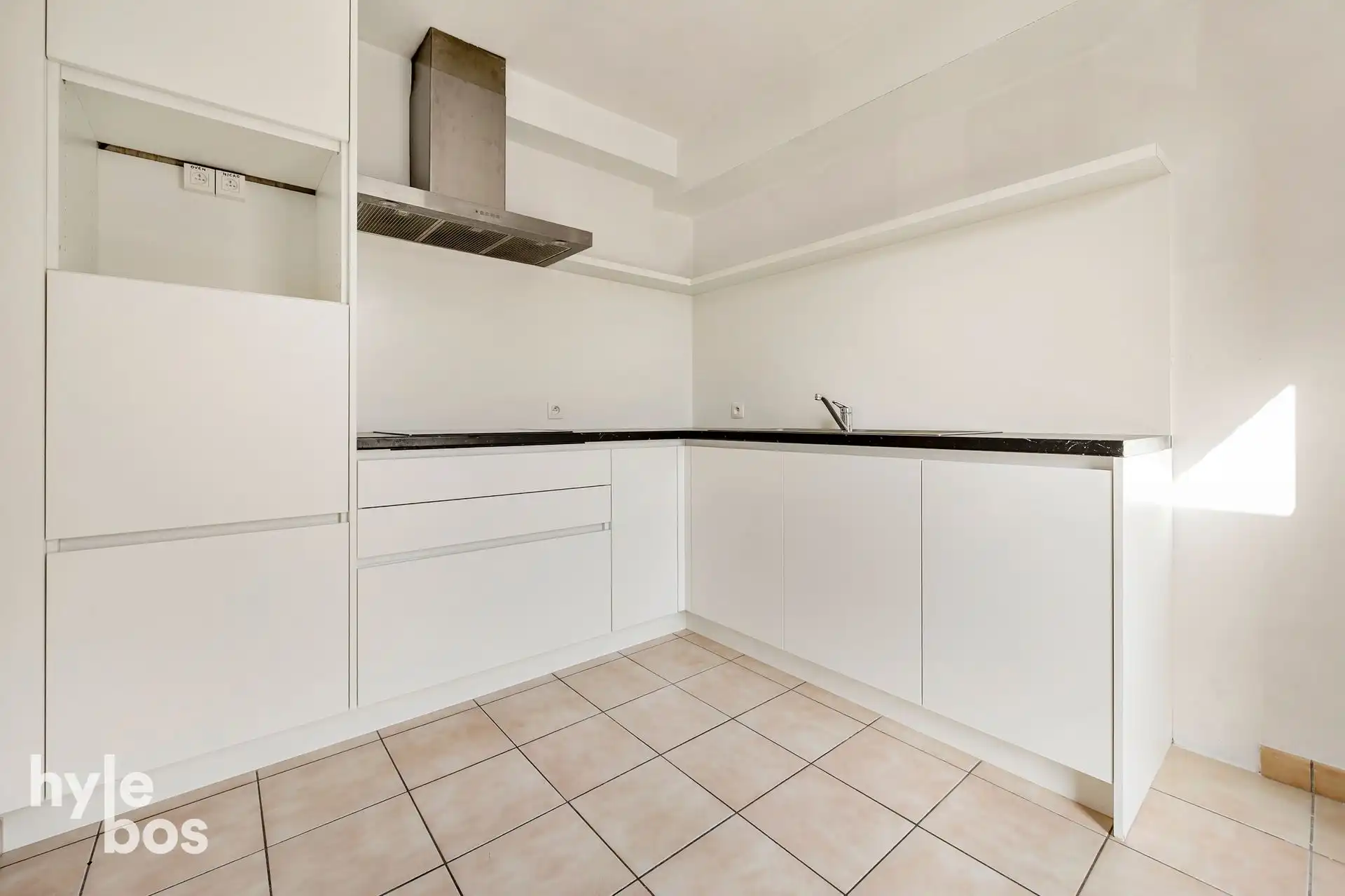 Centraal gelegen instapklaar appartement met garage foto 7