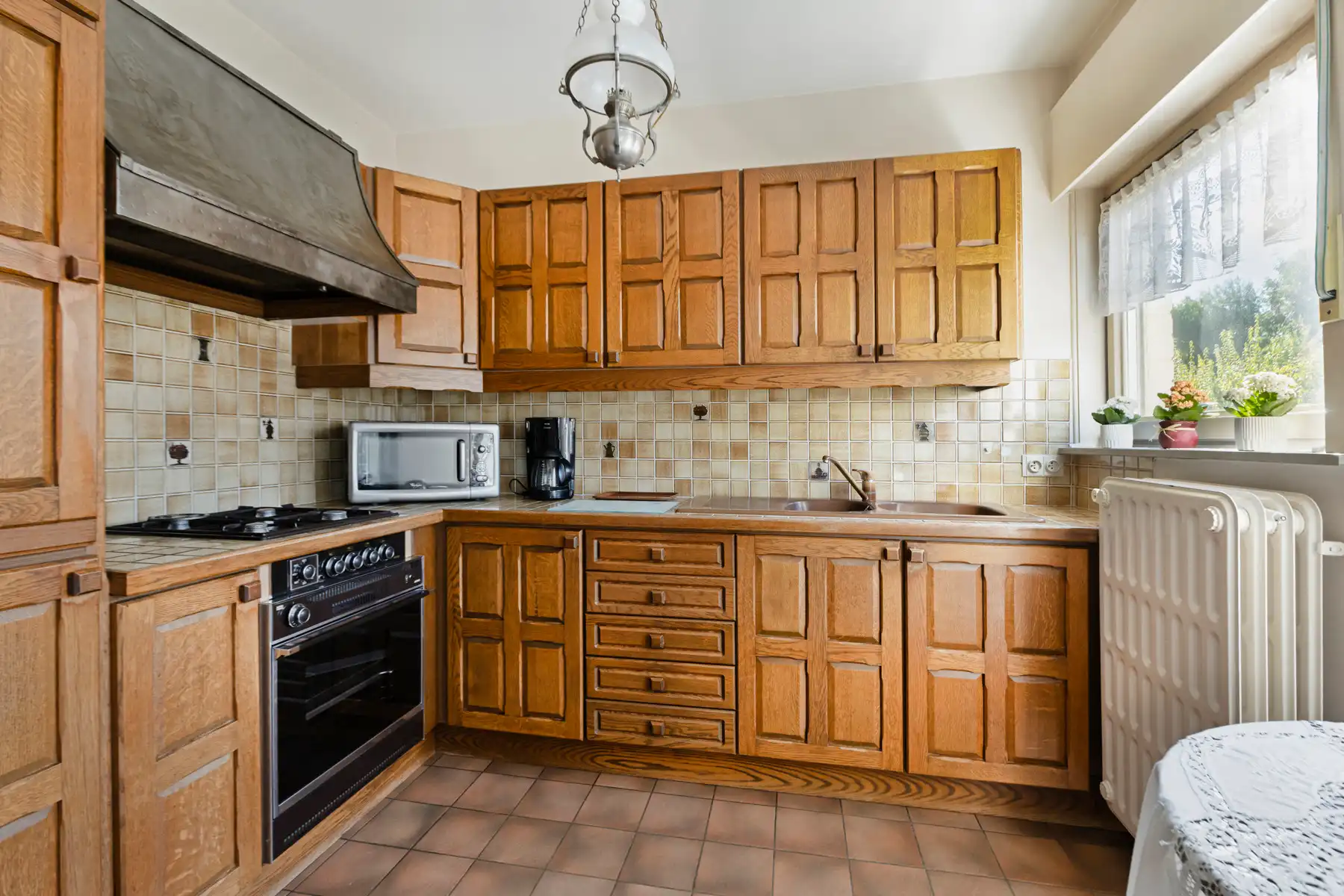 Charmante woning met mooie tuin, 3 slaapkamers en garage foto 8