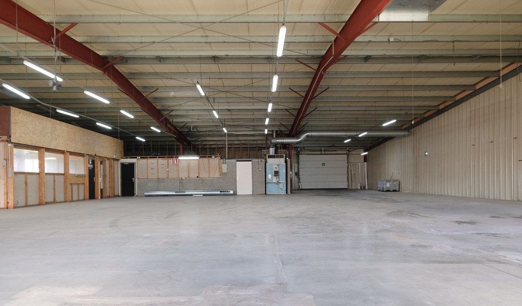 Bedrijfspand in bedrijvenzone aan Makro te Eke foto 2