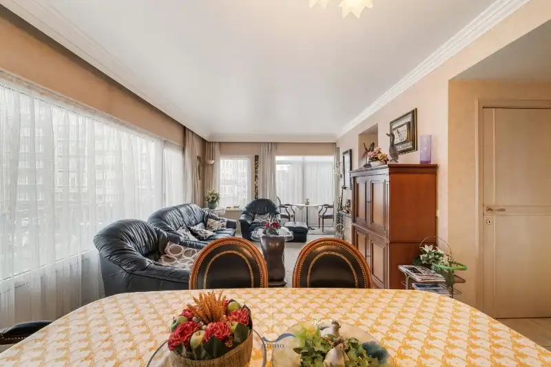 Hoekappartement met open zicht op Marie-Joséplein, Hotel Du Parc en Casino Kursaal foto 6