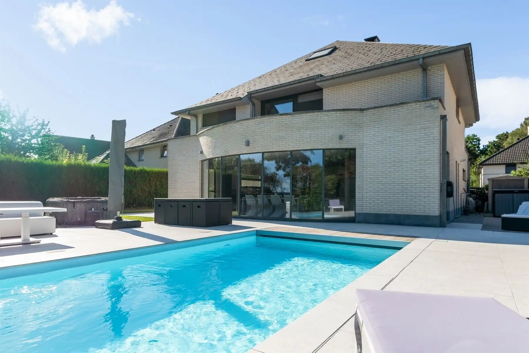  ENERGIEZUINIGE, MODERNE VILLA (2010) MET VERWARMD ZWEMBAD foto 2