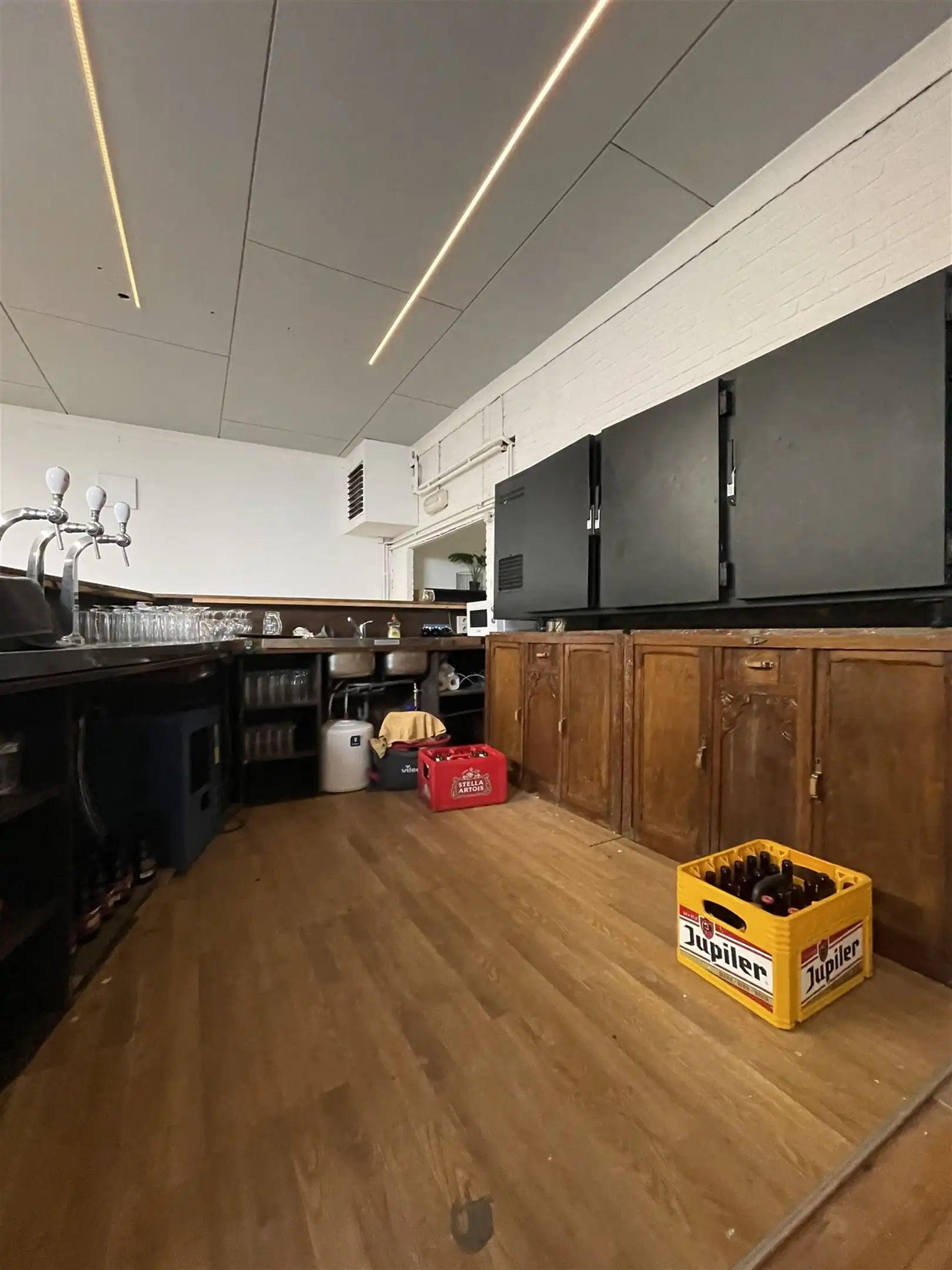 Goedgelegen handelspand op top ligging te Dendermonde foto 5