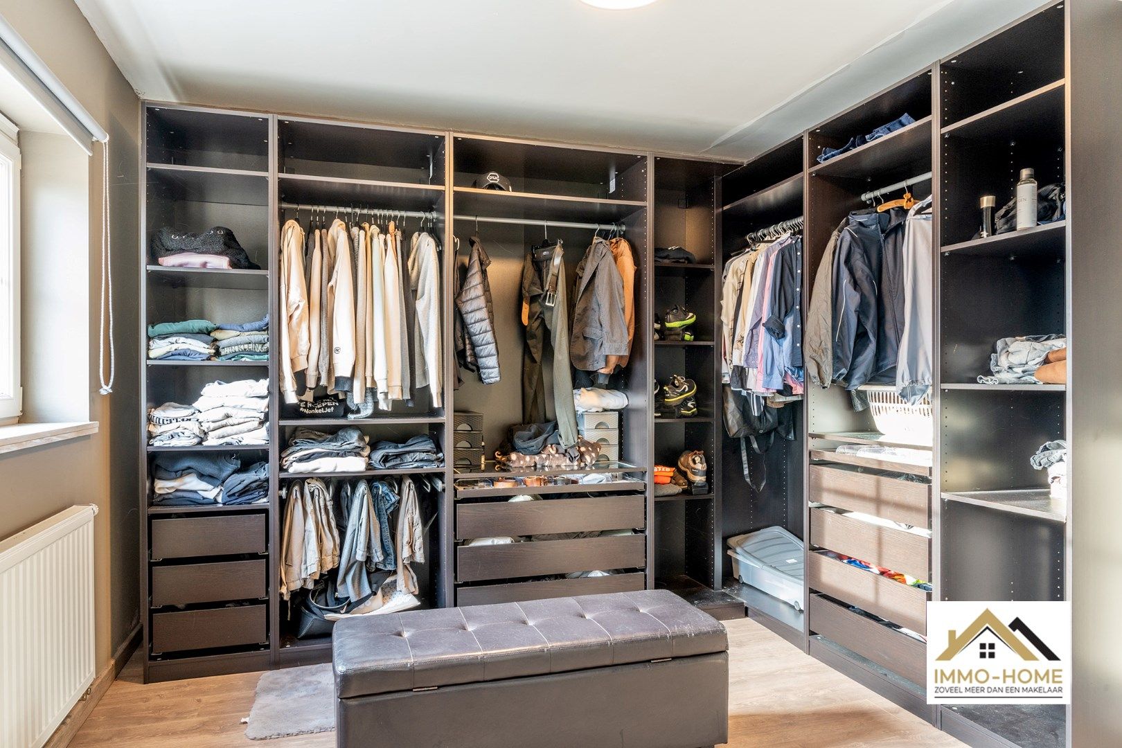 Ruime recente woning in pastorij stijl foto 19