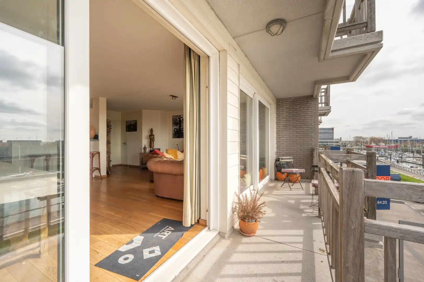 Zonnig appartement met 2 slaapkamers en terras met zicht op de jachthaven foto 8
