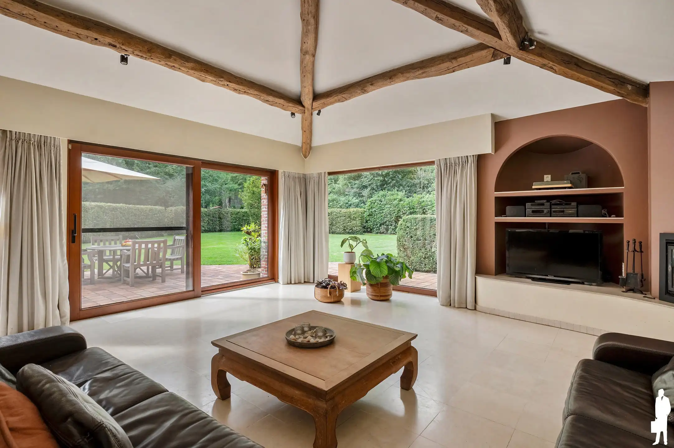 Karaktervolle gelijkvloerse villa op ca. 2.000 m² in zeer rustige, gegeerde en autoluwe wijk Dennendael en dichtbij het natuurgebied foto 14