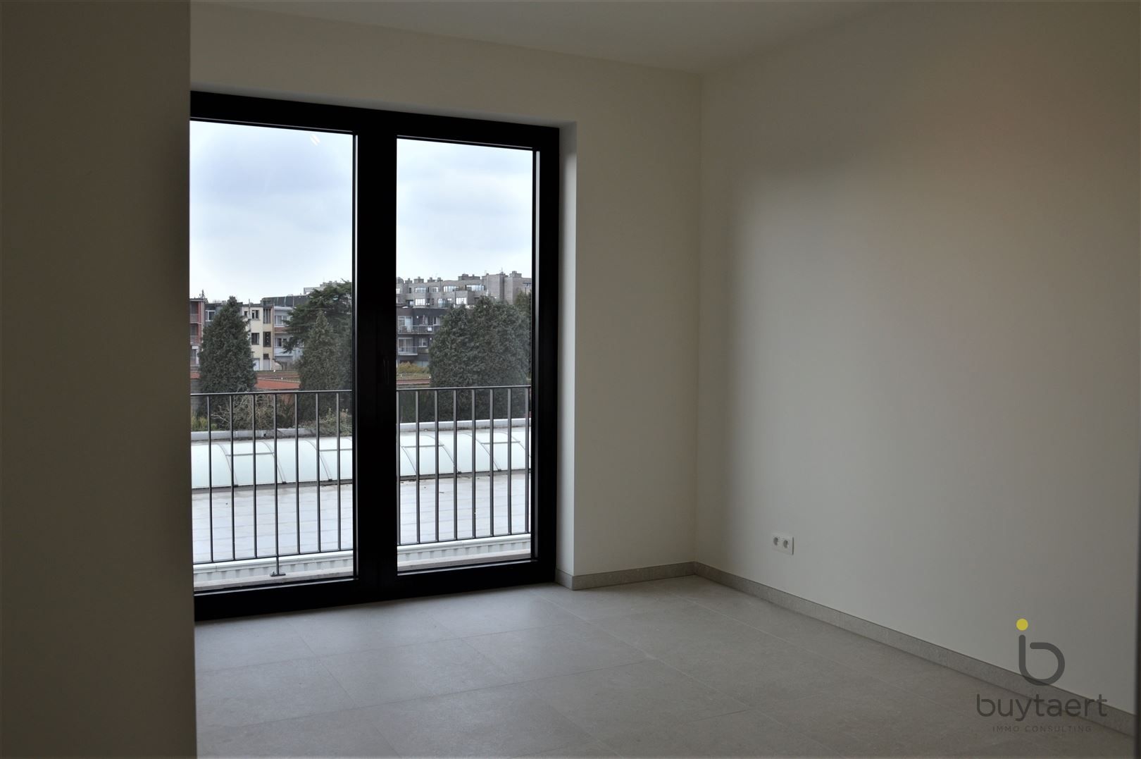 Recent appartement met twee slpks te Deurne. foto 9