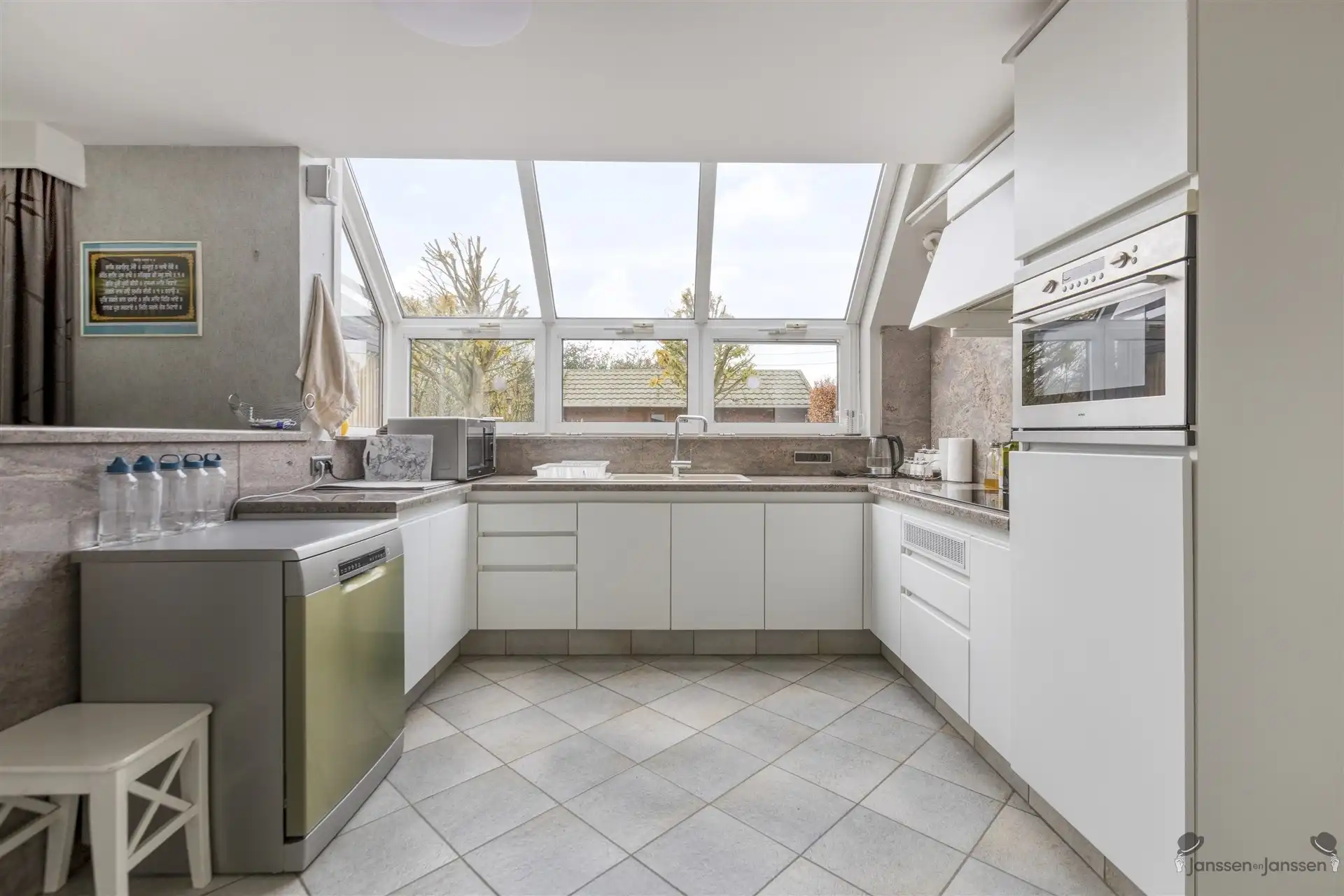 Ruime, goed onderhouden woning met prachtige tuin in Geel foto 6