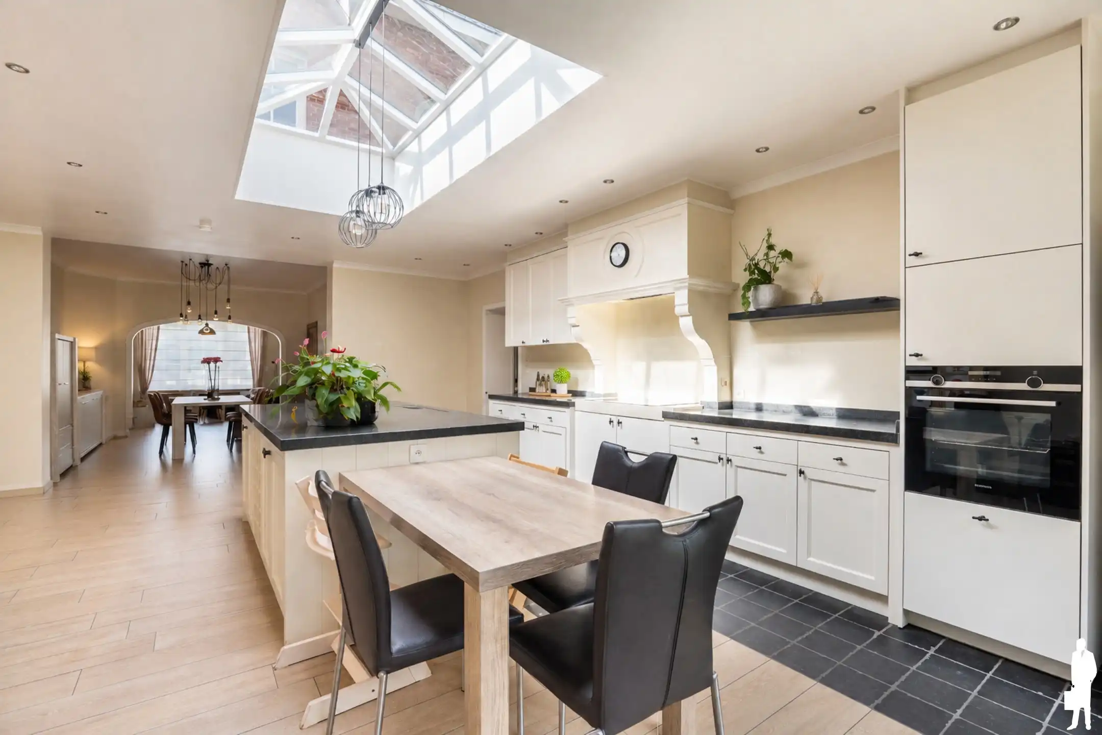 Karaktervolle gerenoveerde woning met 4 slaapkamers foto 8