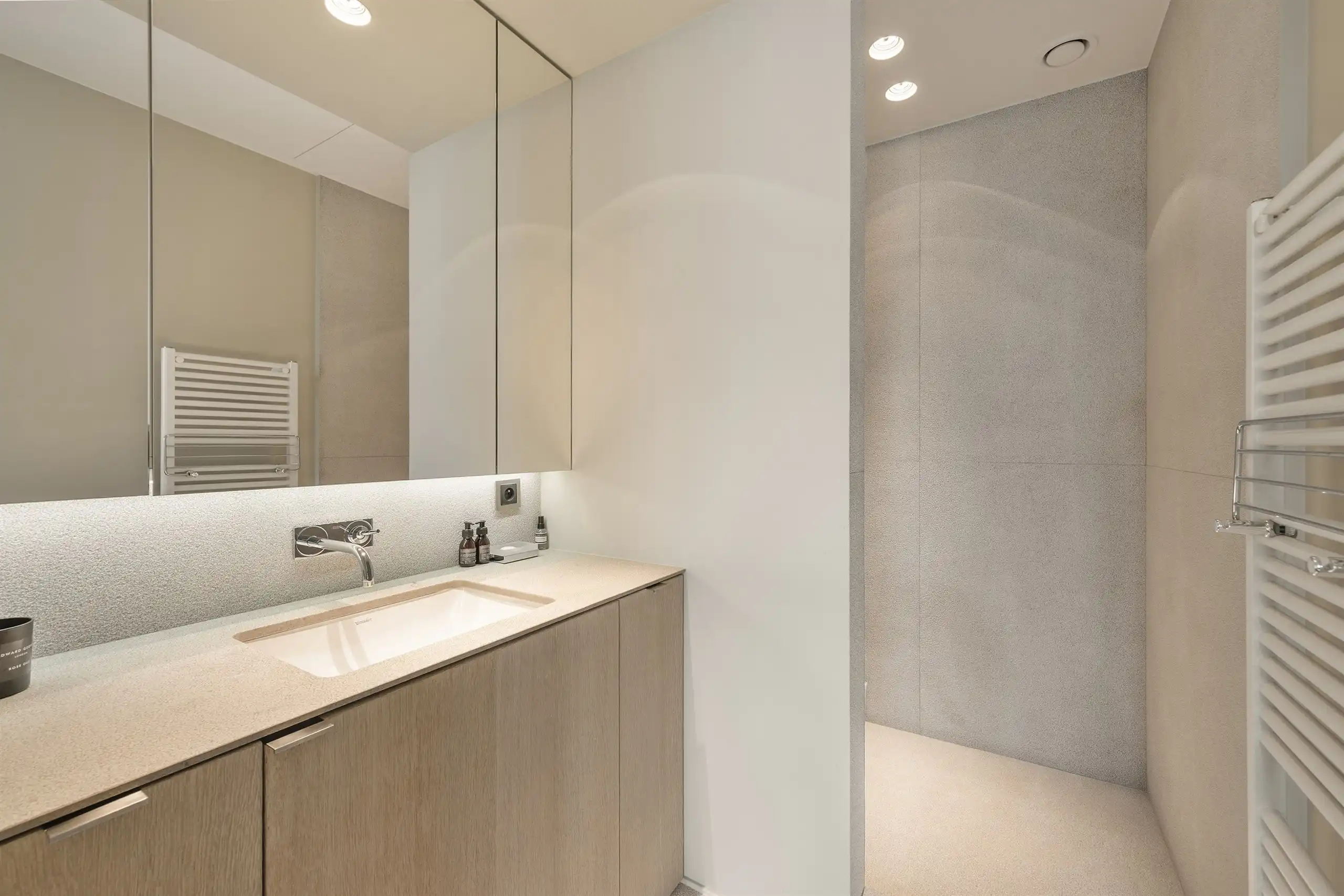 Machtig, prachtig luxe appartement met frontaal Leiezicht! foto 33