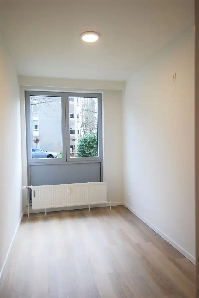 Gelijkvloers appartement met 2 slaapkamers, terras en autostaanplaats, gelegen nabij het centrum van Maaseik. foto 9
