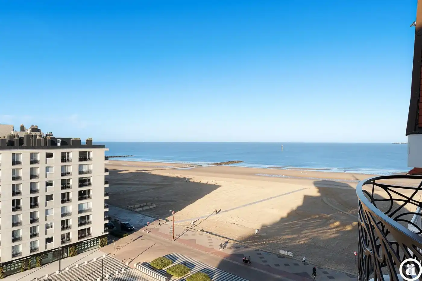 Penthouse (met 12m gevel) met zeezicht op het Albertplein. foto {{pictureIndex}}