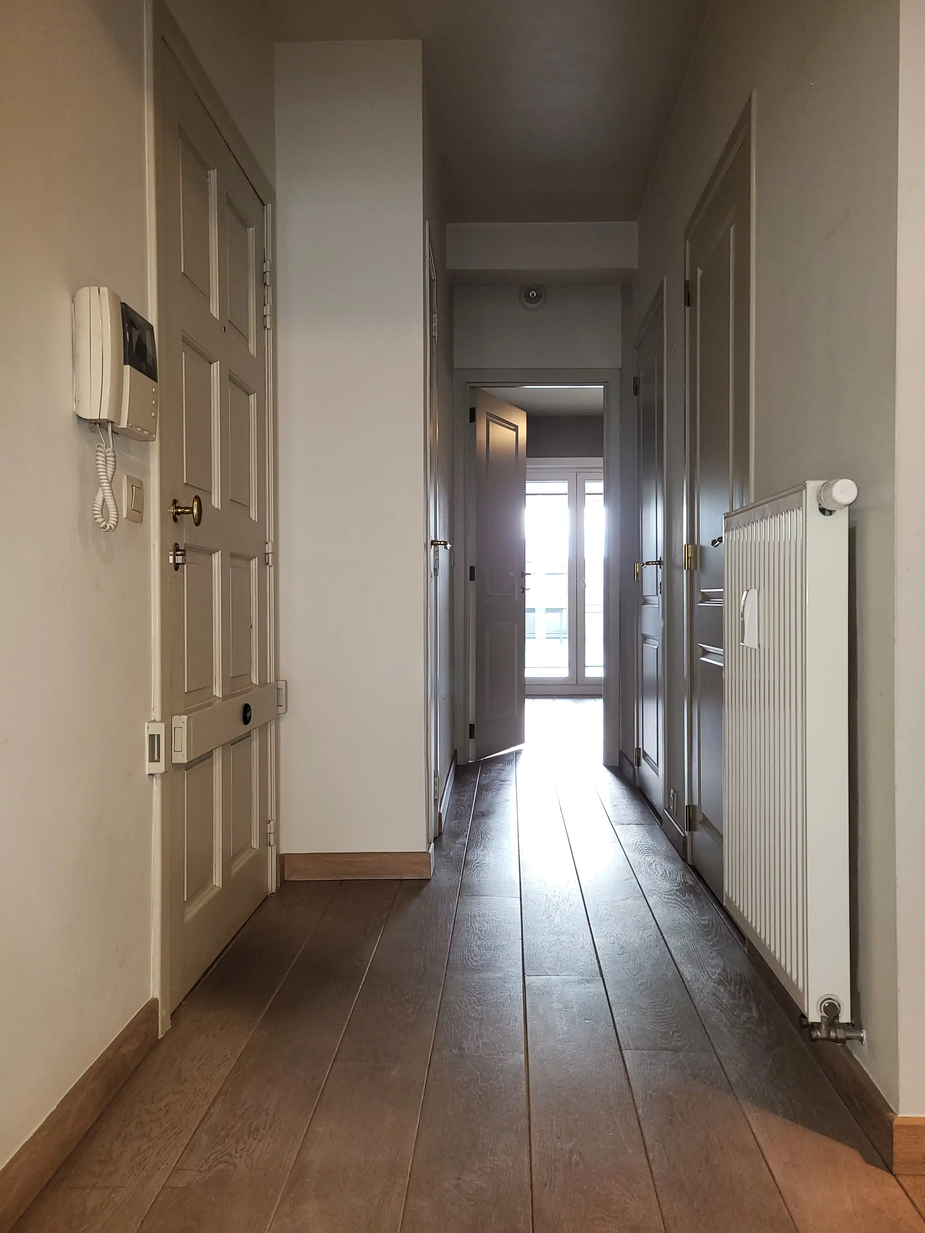 Dit prachtig gerenoveerde appartement uit 2010 is gelegen in het centrum van Zottegem, op de eerste verdieping van een verzorgd gebouw met lift.  foto 19