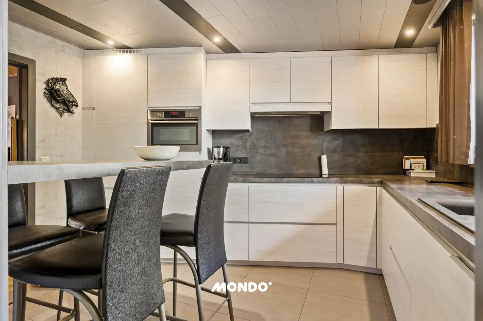 Ruim duplexappartement met 3 slaapkamers, terras en garage foto 5