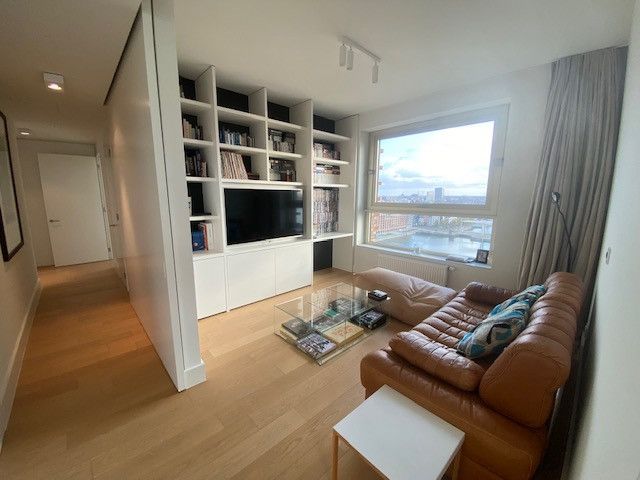 Ruime en gemeubelde penthouse op het trendy Eilandje. foto 9