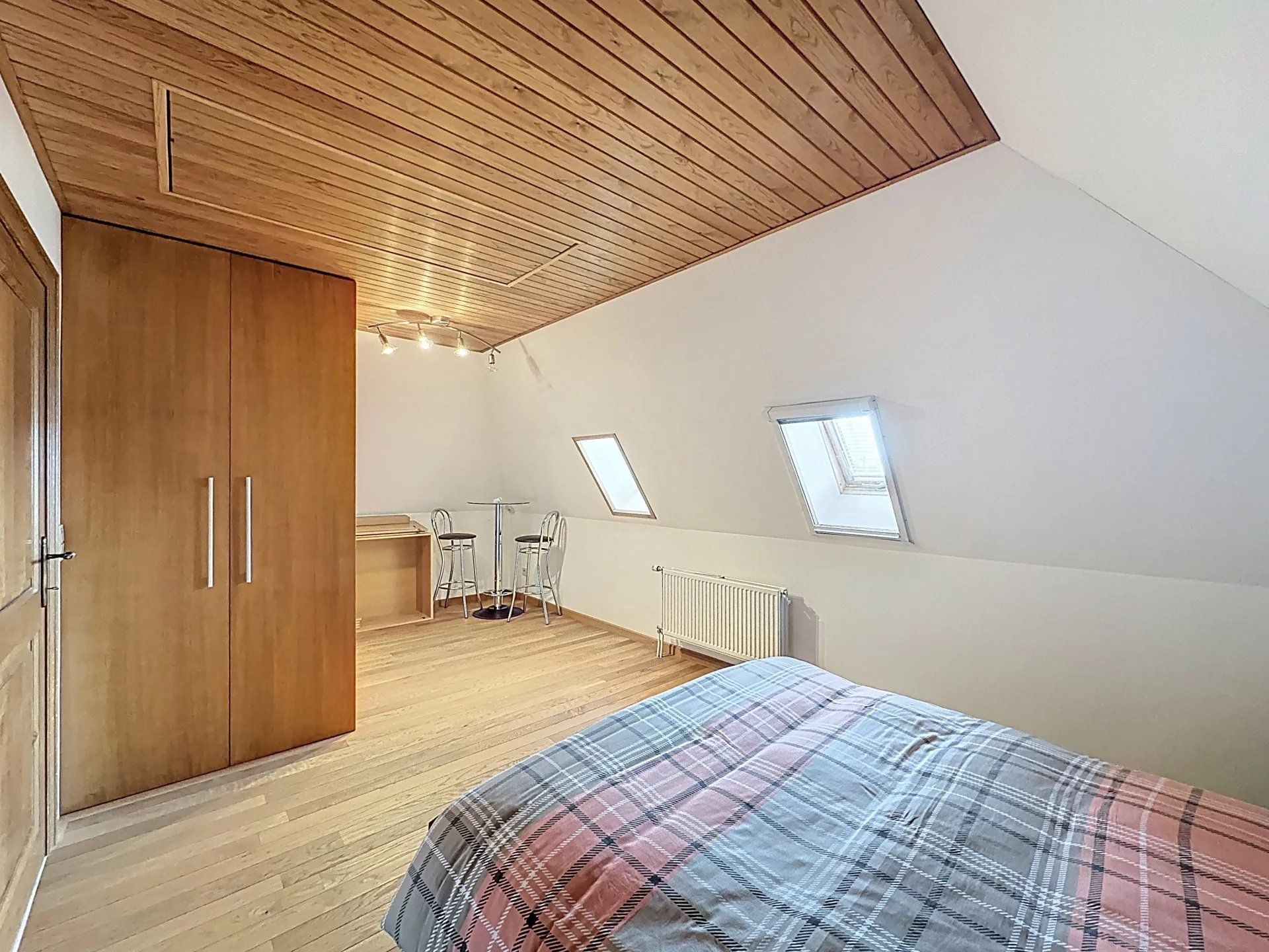 Zeer verzorgde landelijke woning op prachtig perceel met 3 slaapkamers en 2 badkamers. foto 28