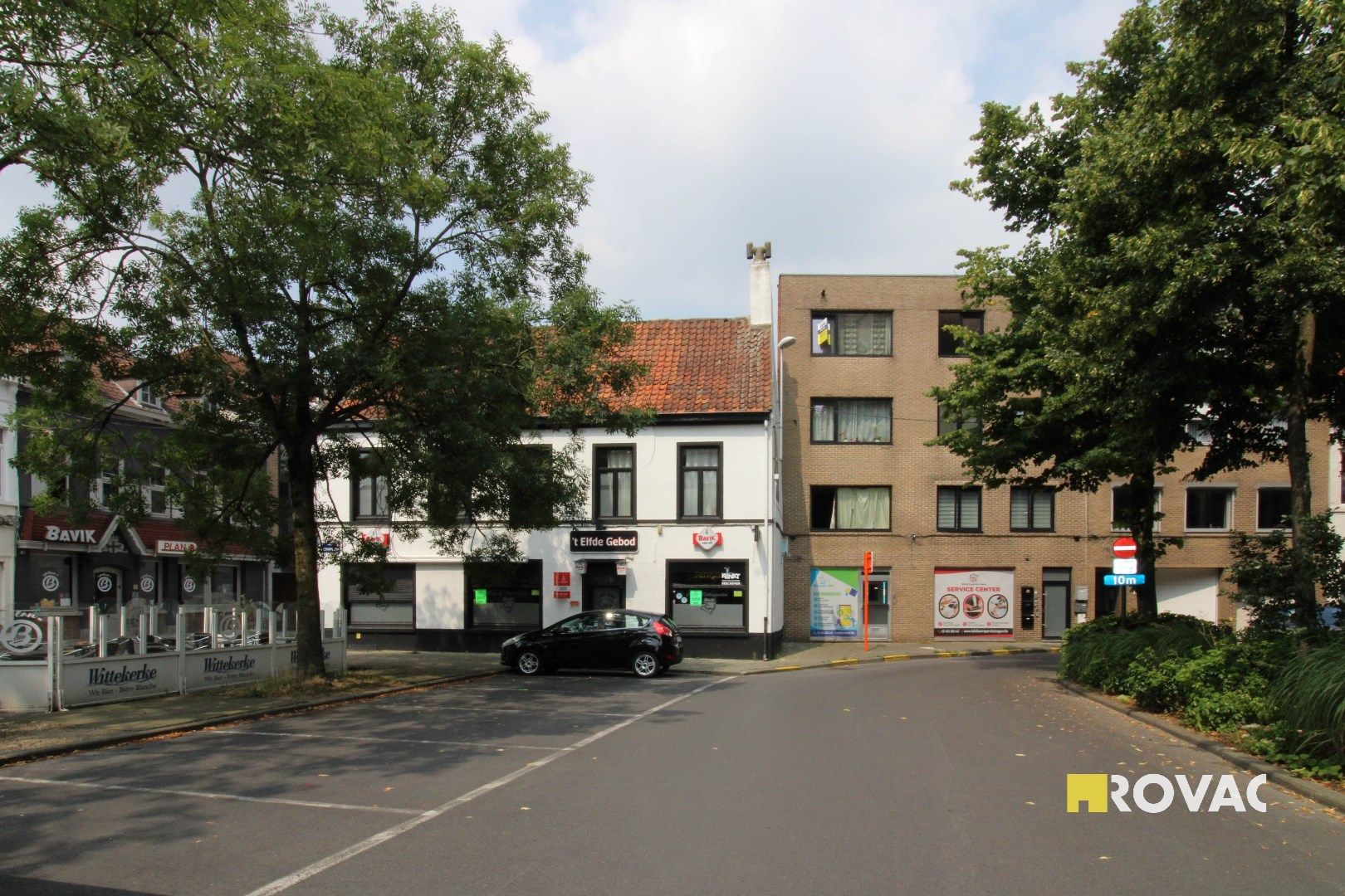 Handelspand op het Kerkplein te Izegem! foto 2