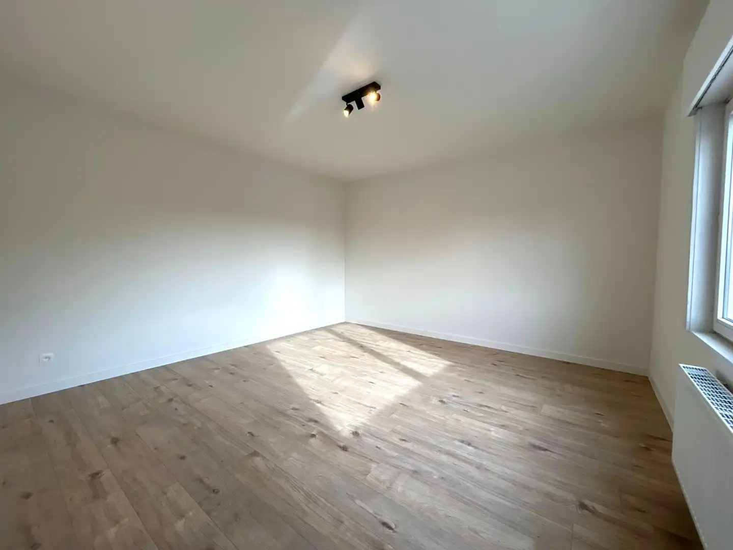 RECENT GERENOVEERDE GEZINSWONING IN HARTJE MEULEBEKE foto 12