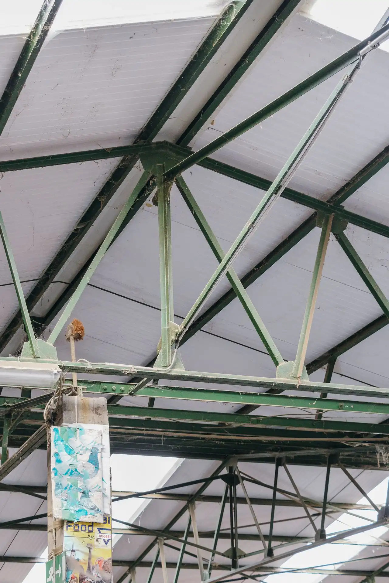 Magazijn met achterliggende grond nabij het dorpscentrum foto 5