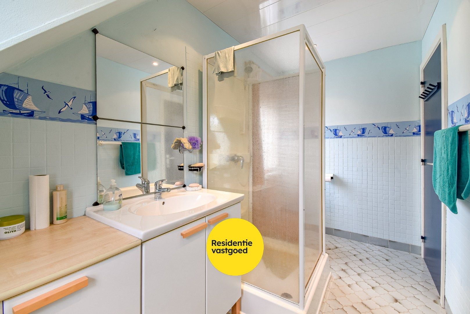 Ruim te renoveren villa op rustige ligging foto 19