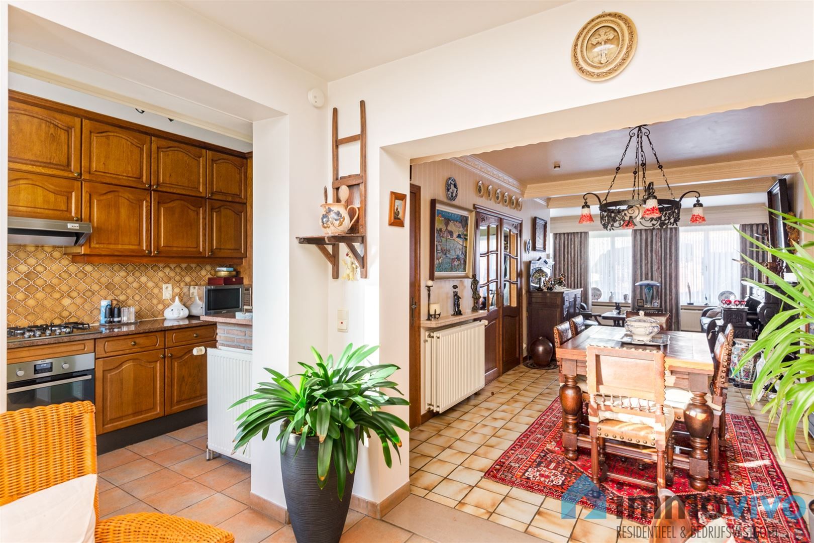 Ruime half-open bebouwing met 6 slpk's, tuin en 2 garageboxen foto 10