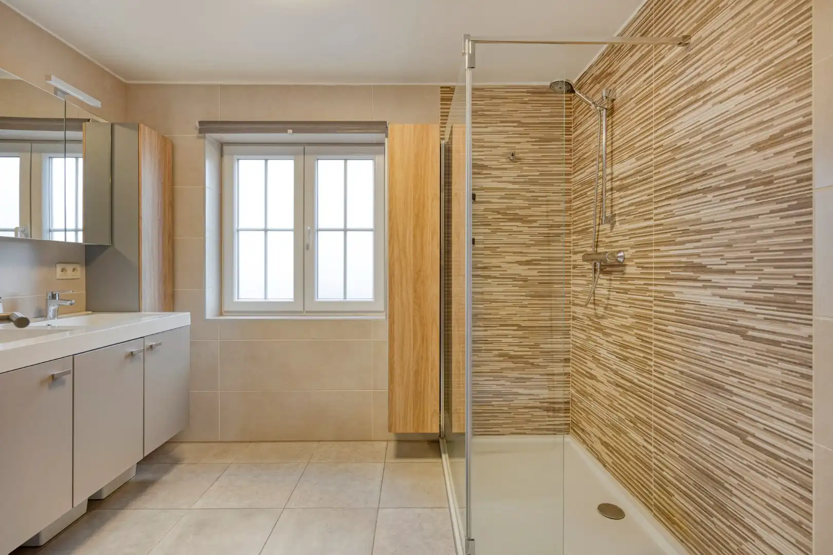 Recente instapklare woning met 3/4 slaapkamers, rustig gelegen te Ham ! foto 12
