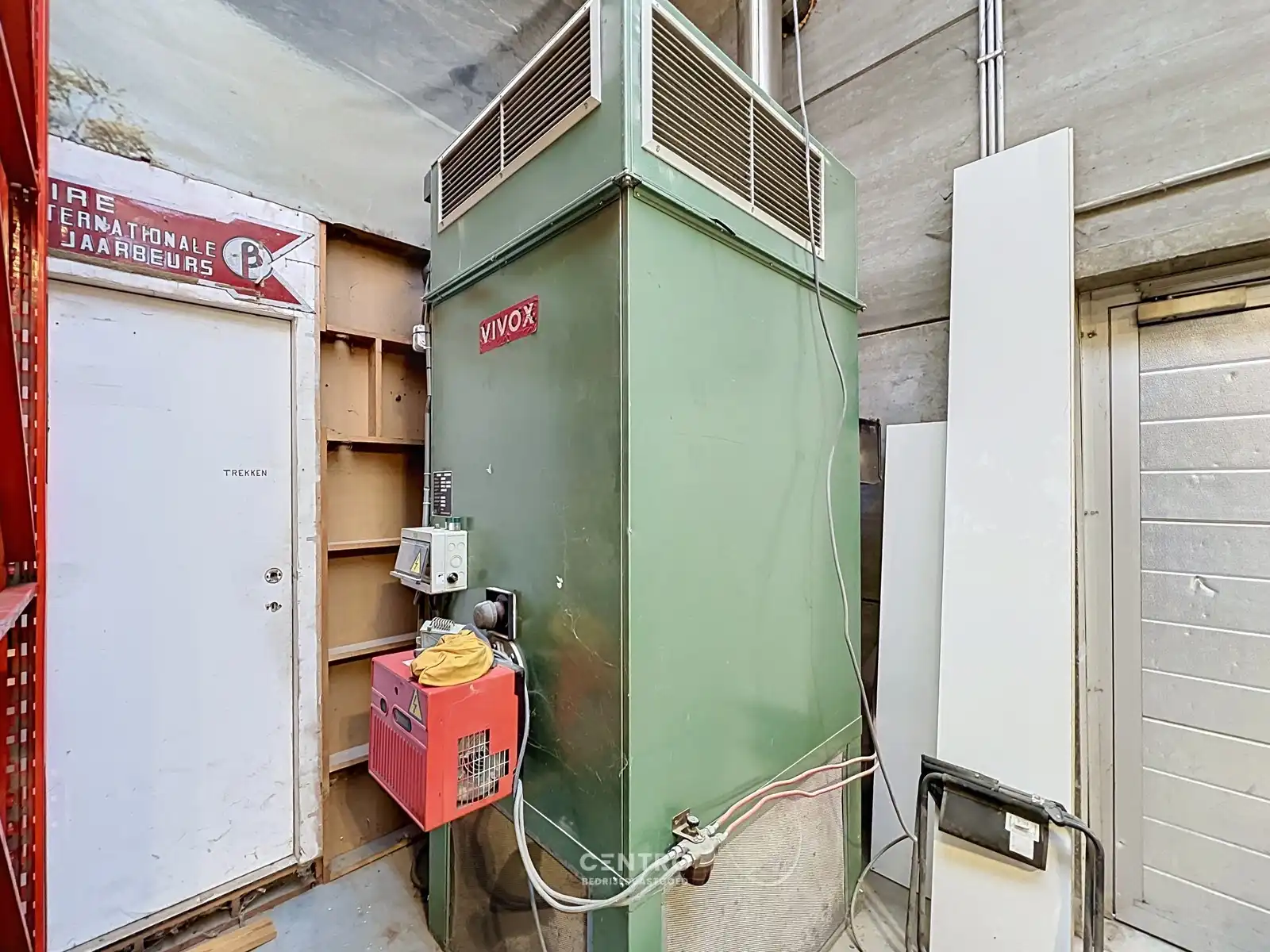 Multifunctioneel bedrijfsgebouw op een perceel van 10.321 m² te Kuurne! foto 23