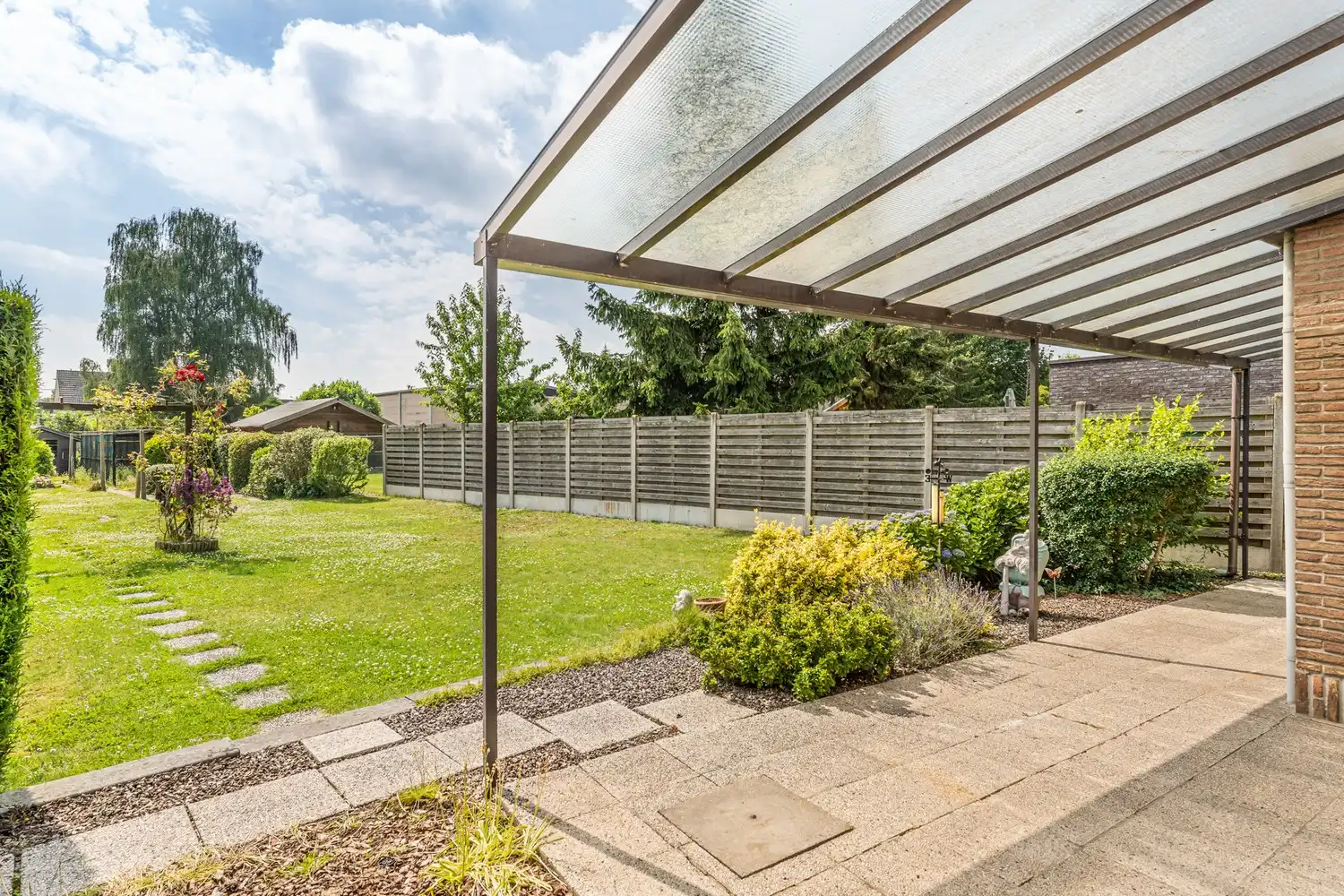 Te renoveren open bebouwing op mooie ligging nabij de Vaart foto 25