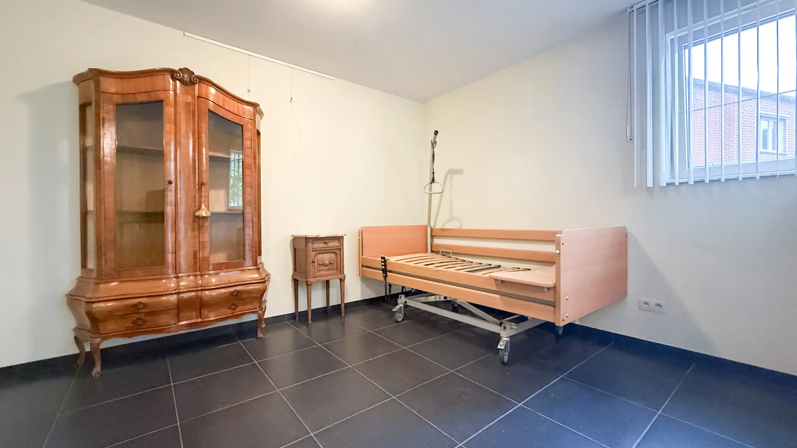 Veelzijdig investeringspand met 10 kamers, lift en kelder! foto 36