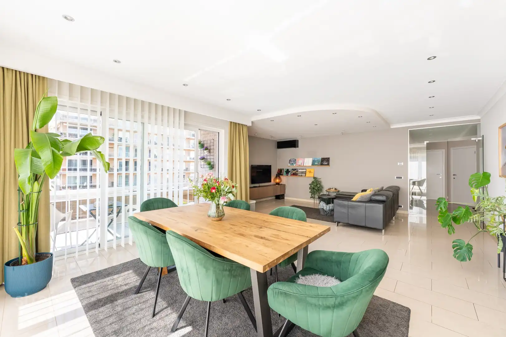 Ruim hoekappartement met 2 terrassen, garagebox, EPC B en topligging op Linkeroever foto 2