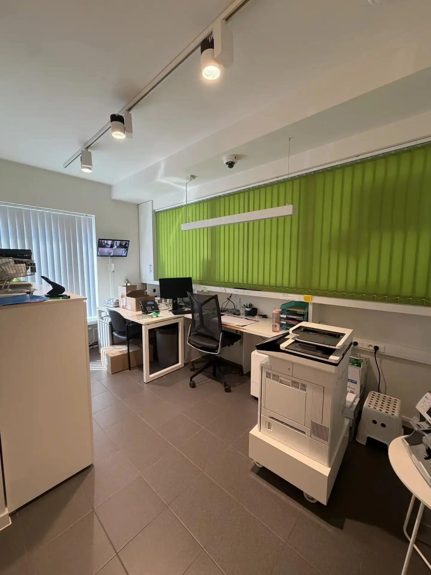 Ruim handelspand op toplocatie in Koersel centrum foto 8