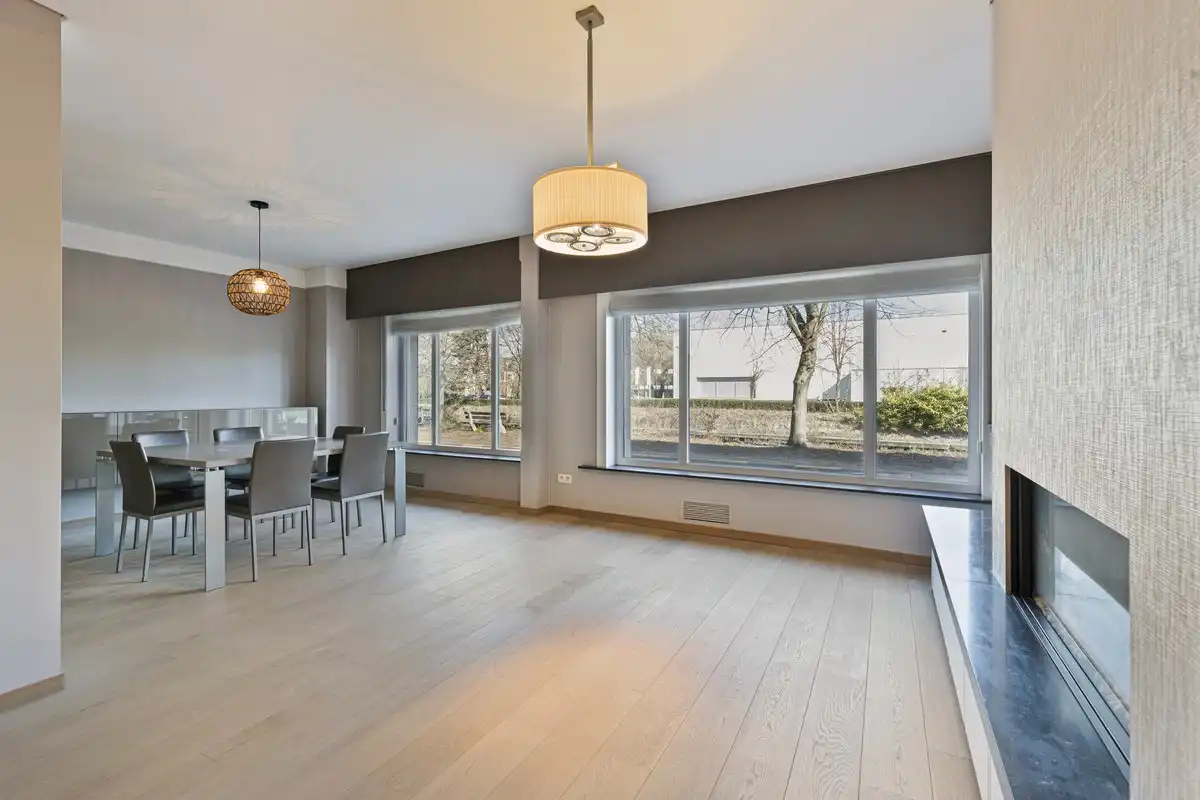 Hoofdfoto van de publicatie: Charmant gelijkvloersappartement met uitzicht op de Leie, nabij Sint-Pietersstation