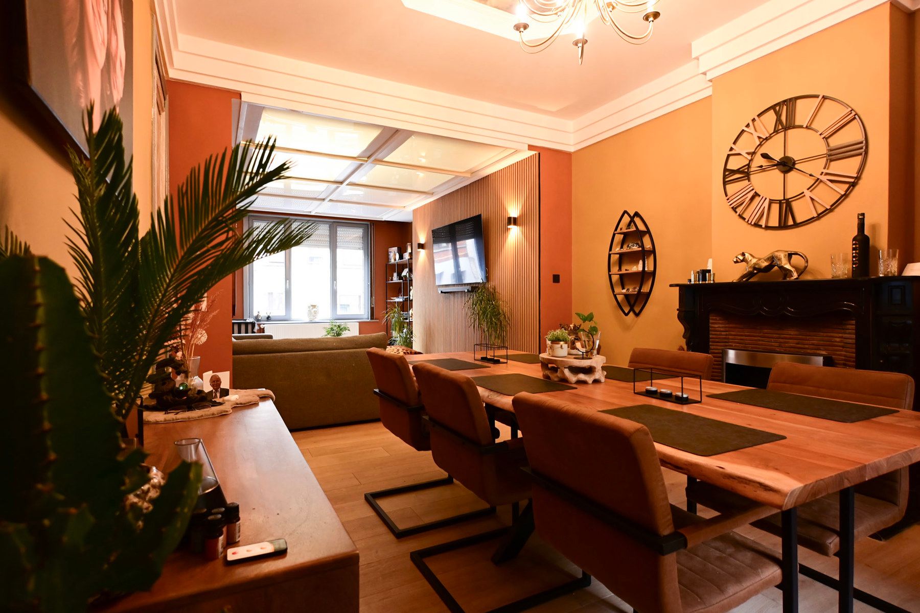 Ruim gerenoveerd herenhuis in Oostende. foto 2