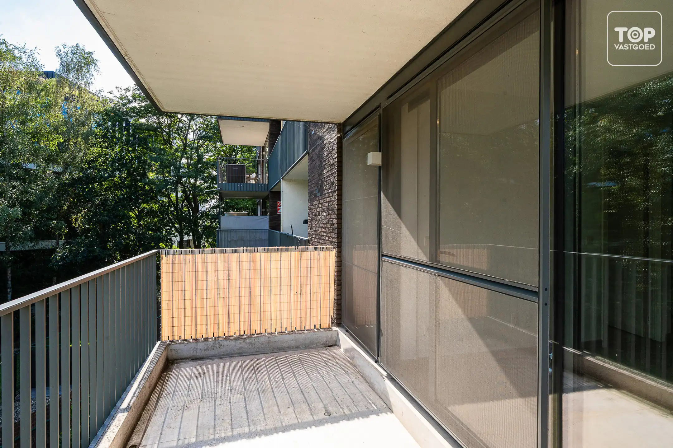 lichtrijk appartement met 1 slaapkamer en groene tuin foto 13