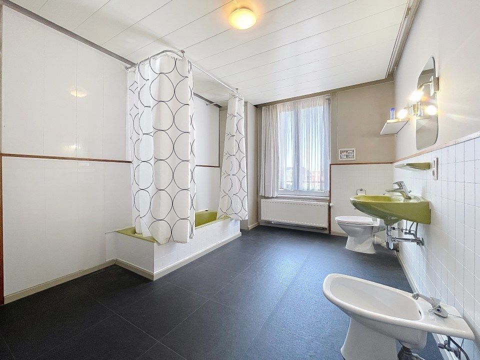 Ruime woning met grote tuin en terras in het centrum foto 10