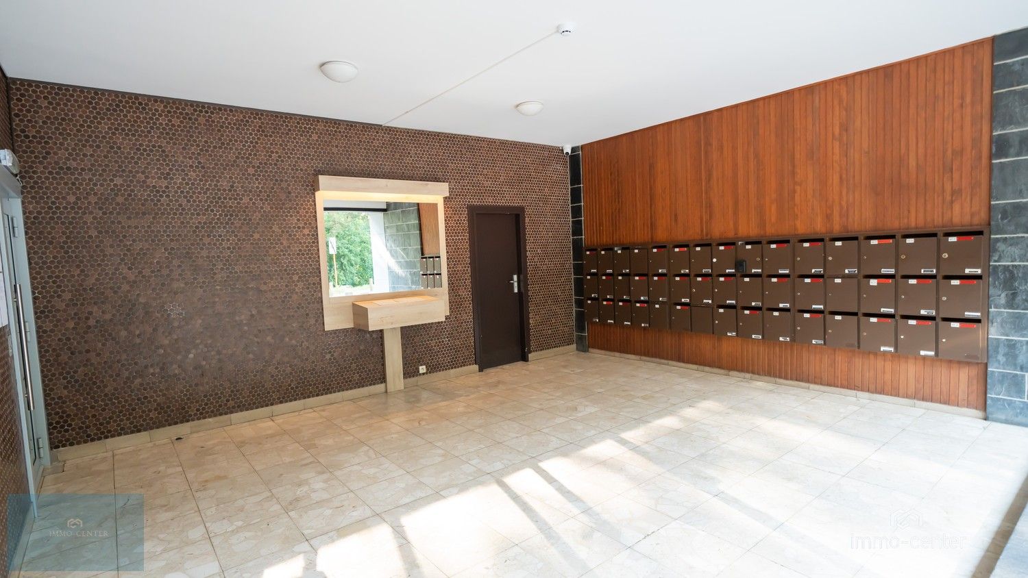 Ruim appartement met 4 slaapkamers en 3 terrassen in hartje Genk! foto 2