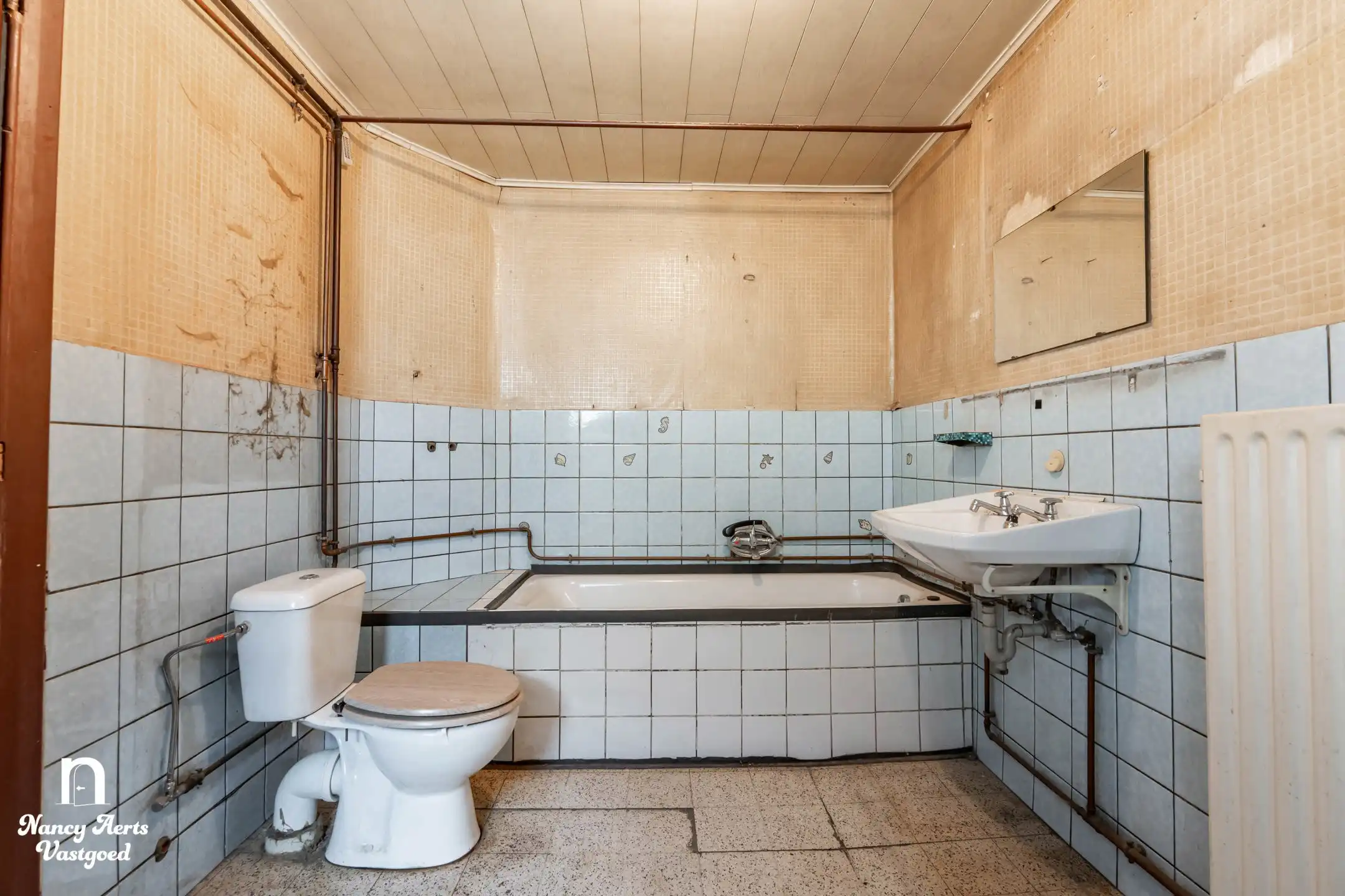 Karaktervolle renovatiewoning met tuin veel potentieel foto 13