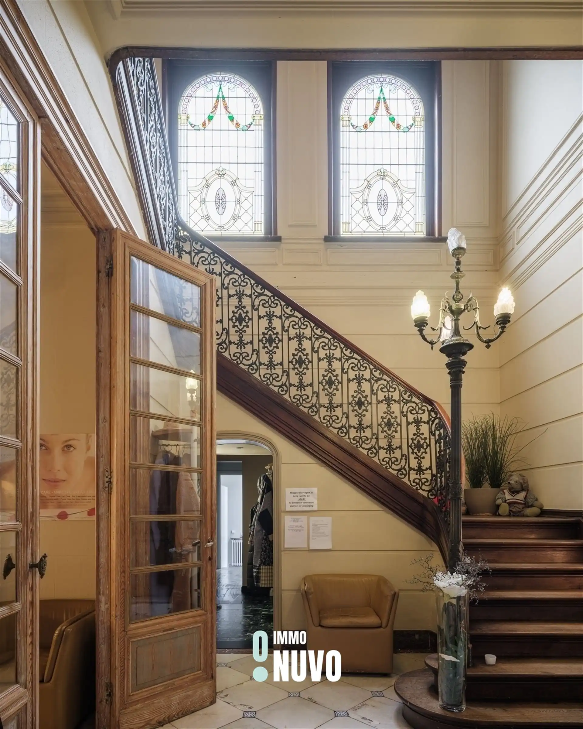 Exclusief herenhuis met handelspand op toplocatie te Aalst foto {{pictureIndex}}