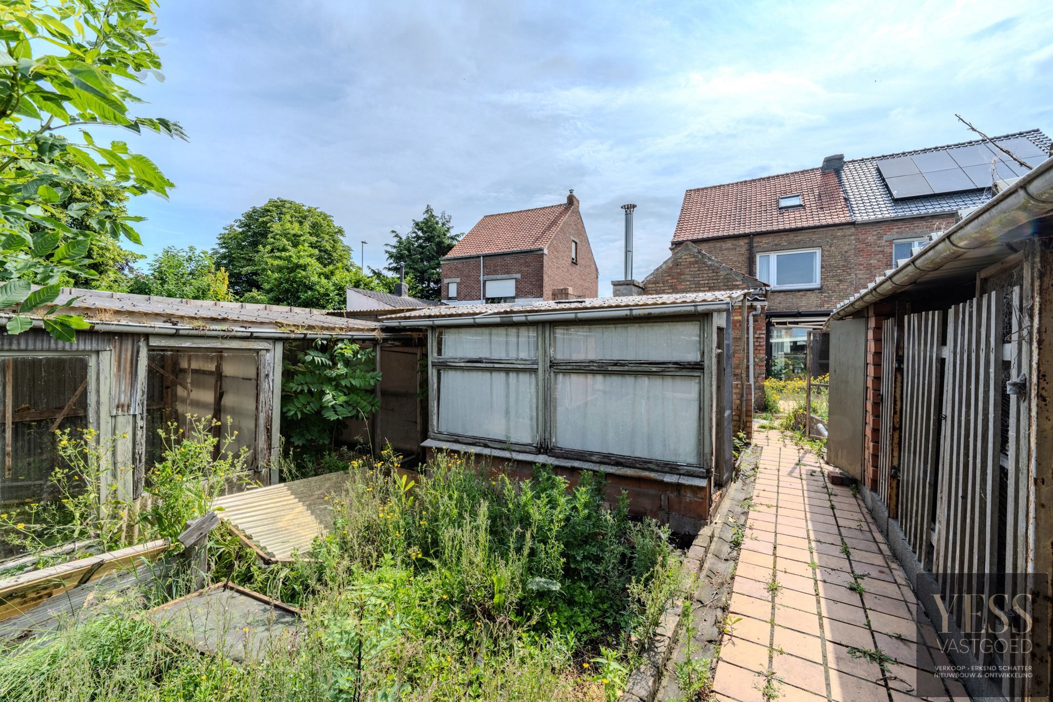 Te renoveren woning met potentieel aan de vaart! foto 16