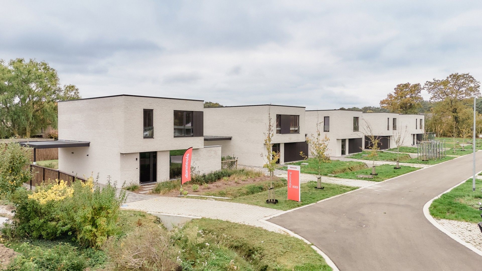 Energiezuinige open bebouwing in groene buurt foto 6
