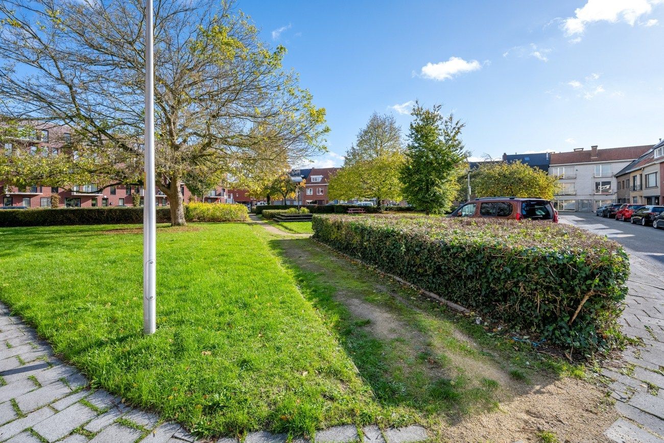 Gezellige, te renoveren, woning met charmante tuin aan een groenzone foto 3