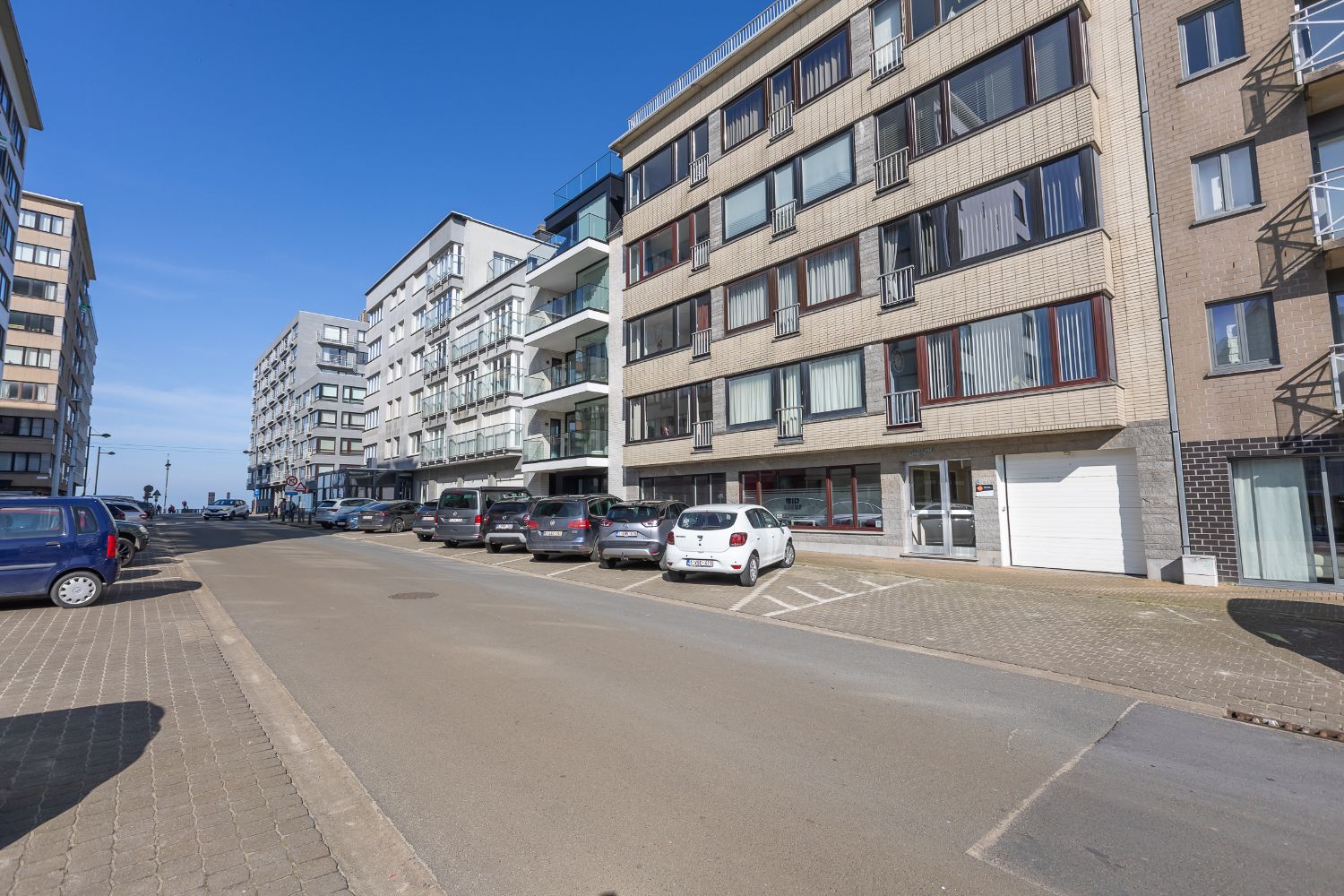 Op te frissen studio met terras op 2 passen van het strand foto 12
