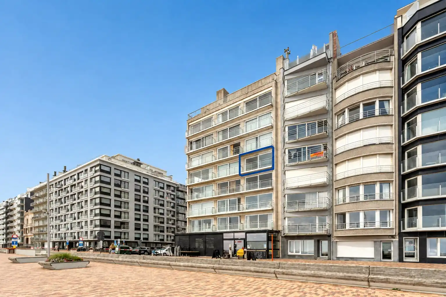 Ruim appartement met frontaal Zeezicht foto {{pictureIndex}}