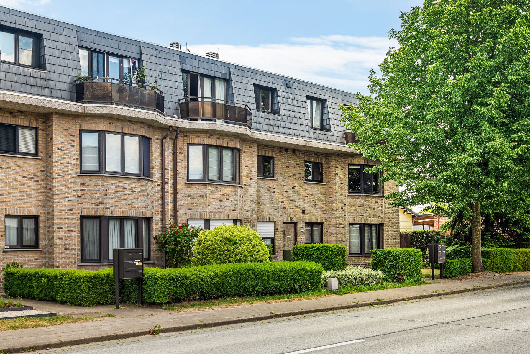 Ruim appartement met drie slaapkamers foto {{pictureIndex}}