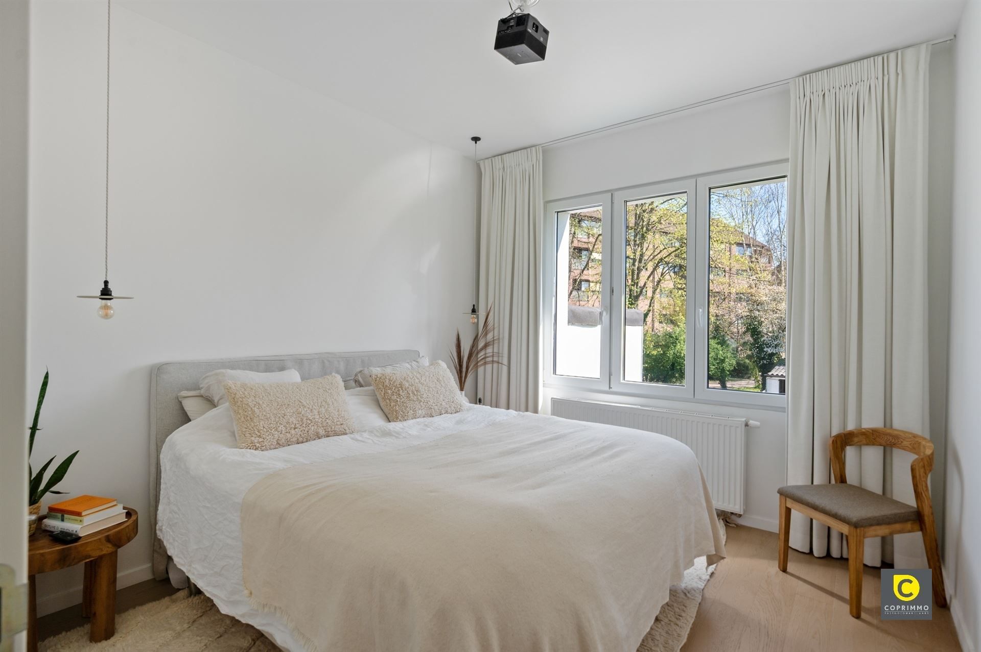 Gerenoveerde woning met 3 slpks, tuin en oprit foto 6