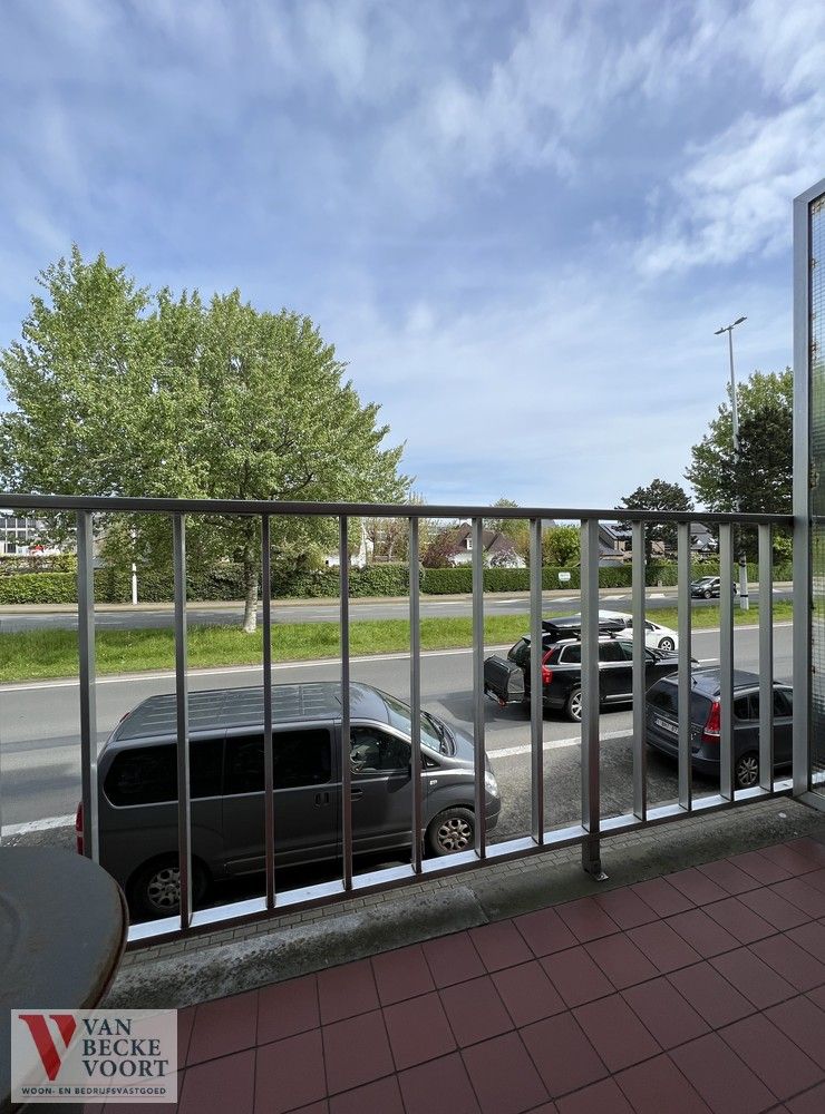 Tweeslaapkamer appartement met zicht op Sint-Janskerk en pleintjes foto 9