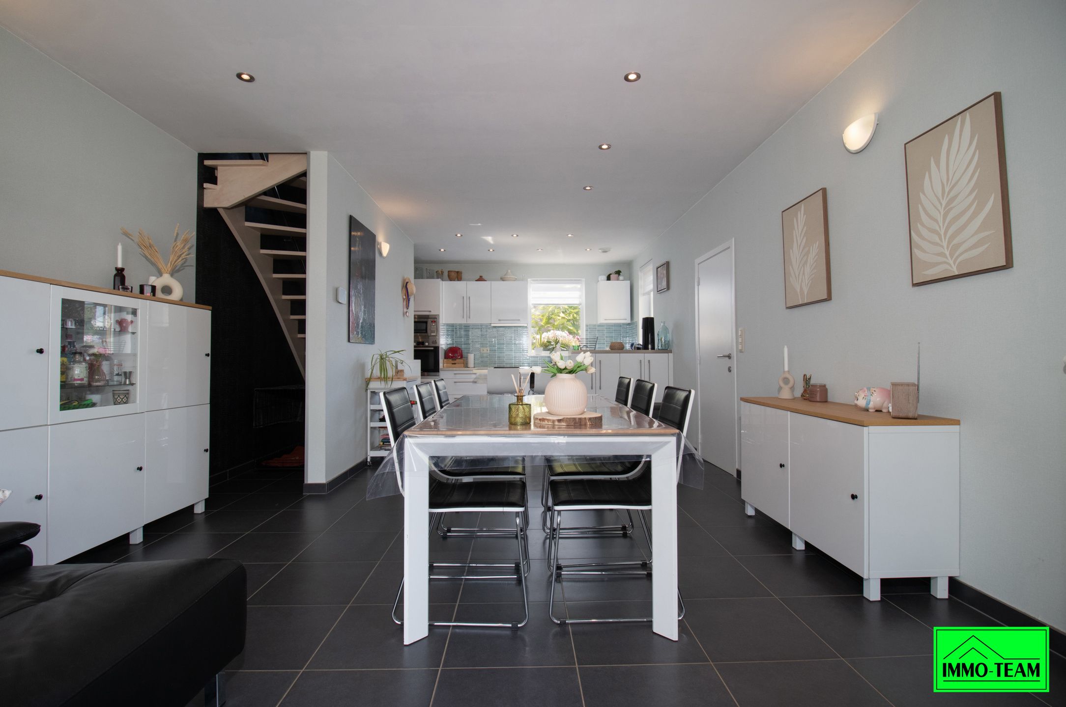 Rustig gelegen en energiezuinige 3-gevelwoning foto 3